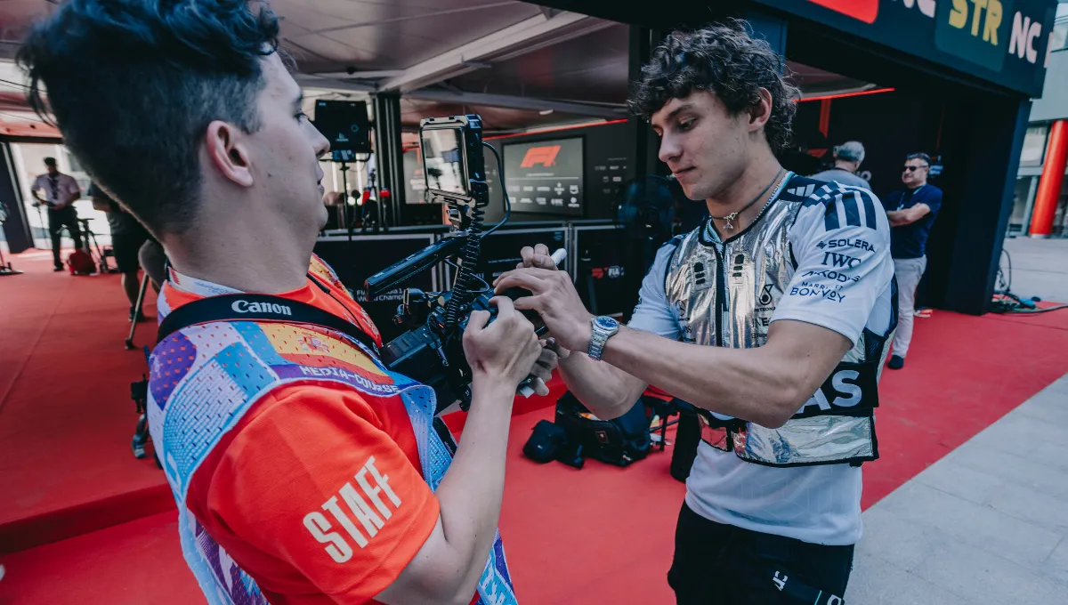 Equipo de contenido de Madring grabando a un piloto durante el Gran Premio de España de Fórmula 1